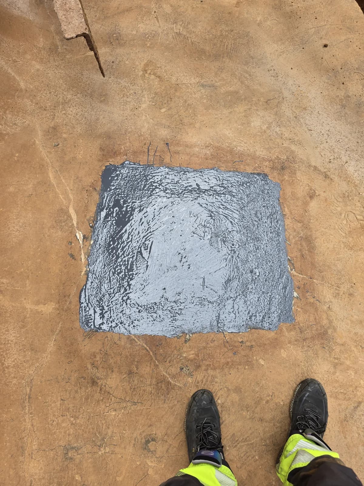 Pardoseală din beton reparată local cu beton epoxidic, Lasotex